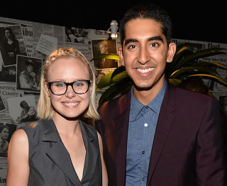 Illustration for article titled Cute White Dresses and Bizarre Black Lace at the Newsroom Premiere